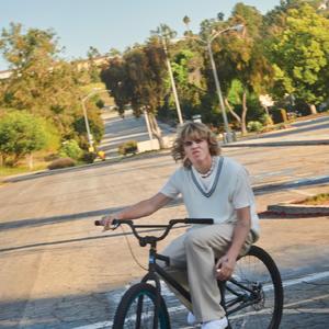 欧美国产巨大白寡妇在线
