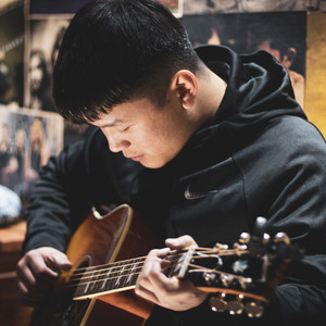 欧美国产巨大白寡妇在线
